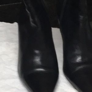 Three-quarter lengthBlack leather boots ankle